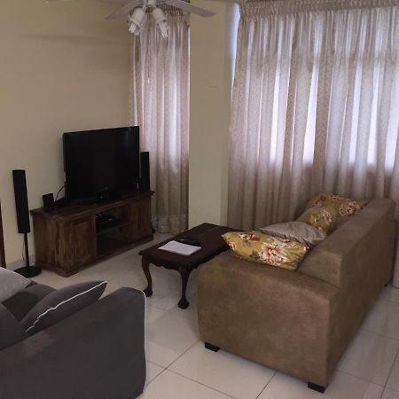 South Coast Beachfront Holiday Apartments Amanzimtoti Buitenkant foto
