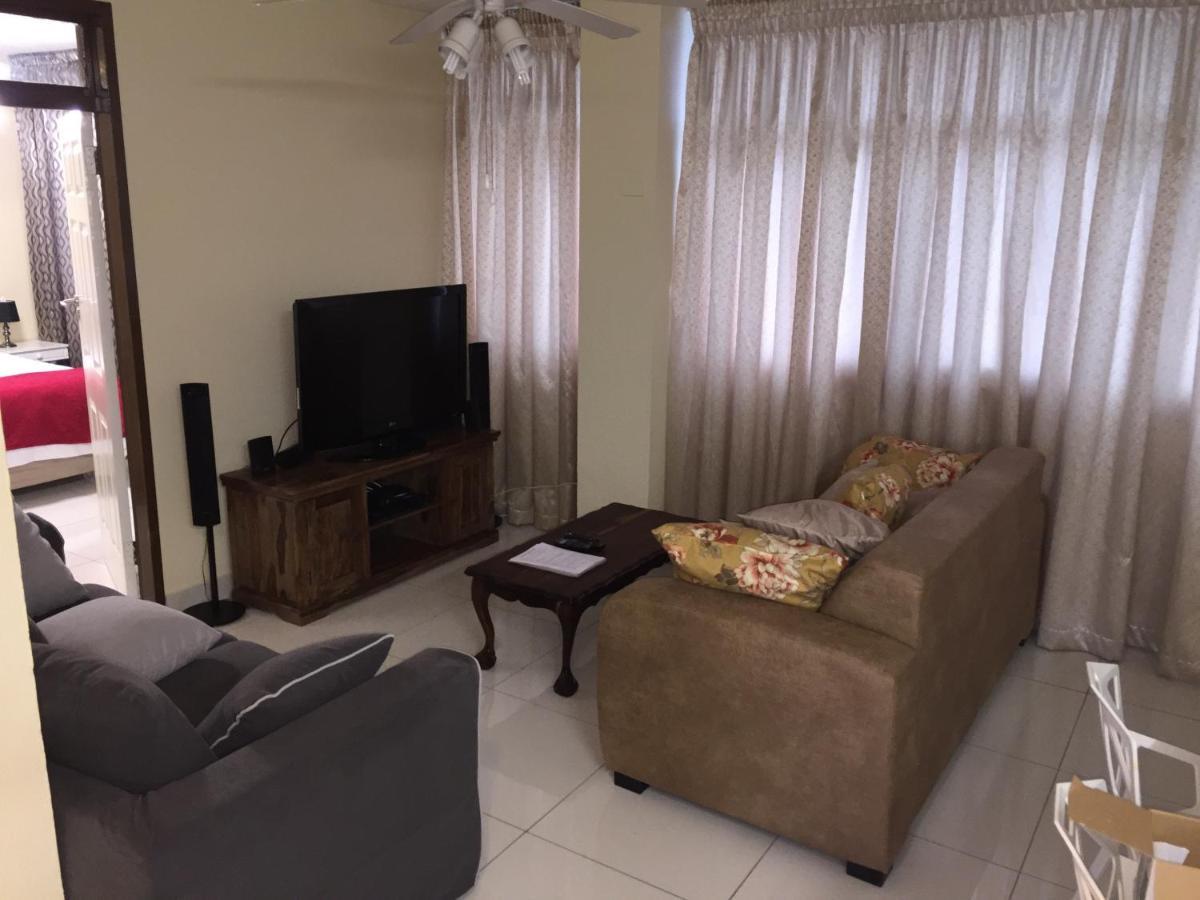 South Coast Beachfront Holiday Apartments Amanzimtoti Buitenkant foto