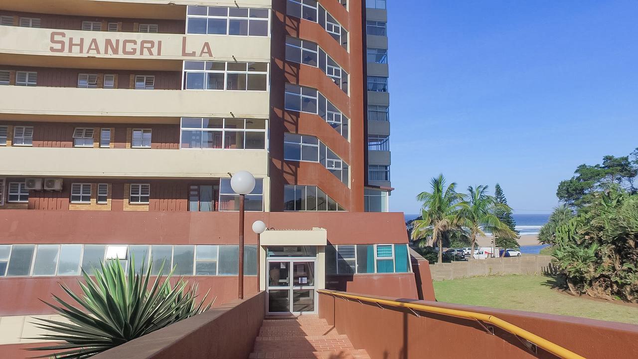 South Coast Beachfront Holiday Apartments Amanzimtoti Buitenkant foto