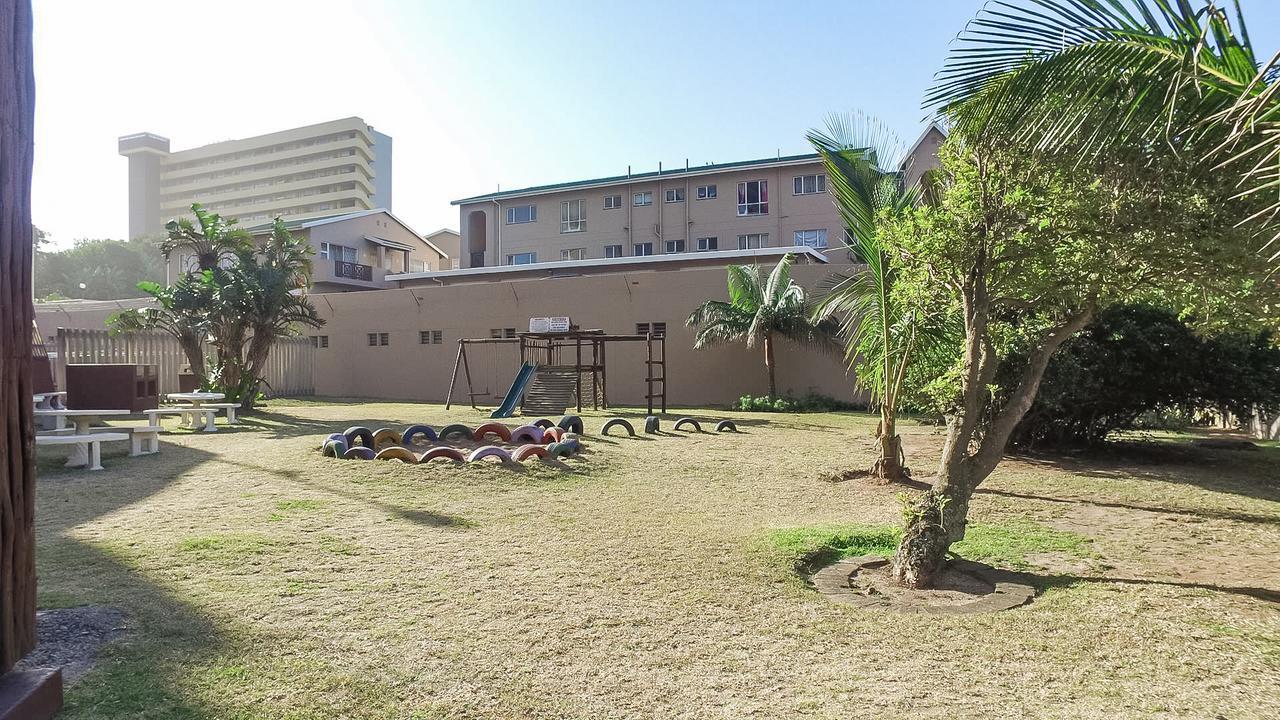 South Coast Beachfront Holiday Apartments Amanzimtoti Buitenkant foto