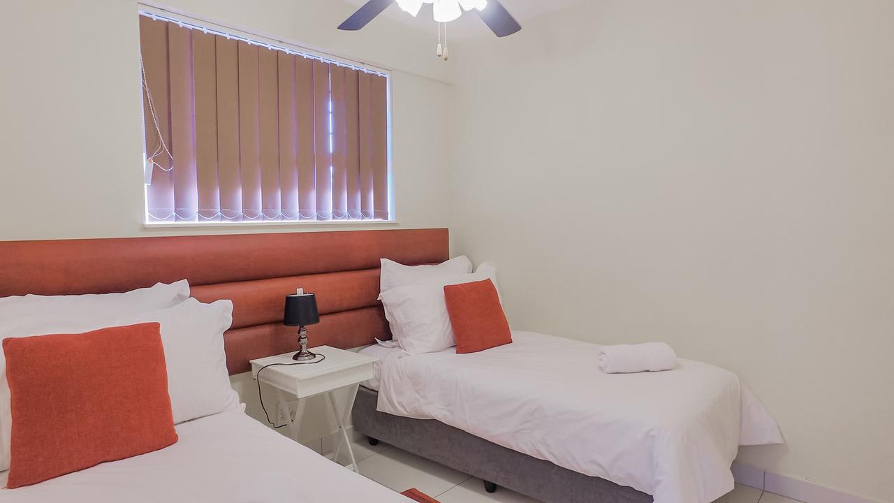 South Coast Beachfront Holiday Apartments Amanzimtoti Buitenkant foto