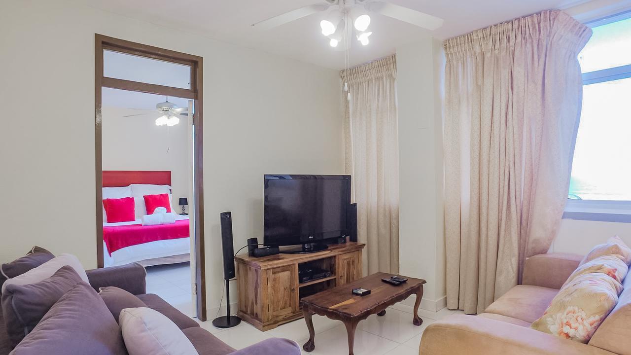 South Coast Beachfront Holiday Apartments Amanzimtoti Buitenkant foto