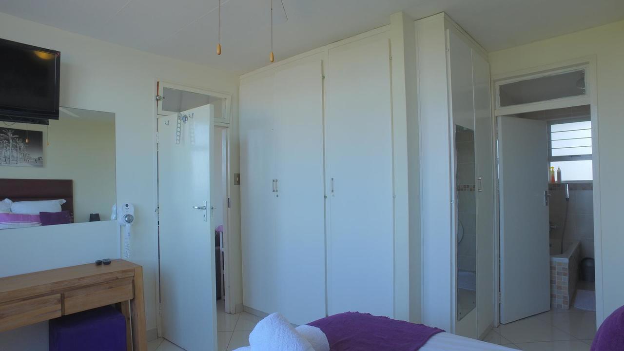 South Coast Beachfront Holiday Apartments Amanzimtoti Buitenkant foto