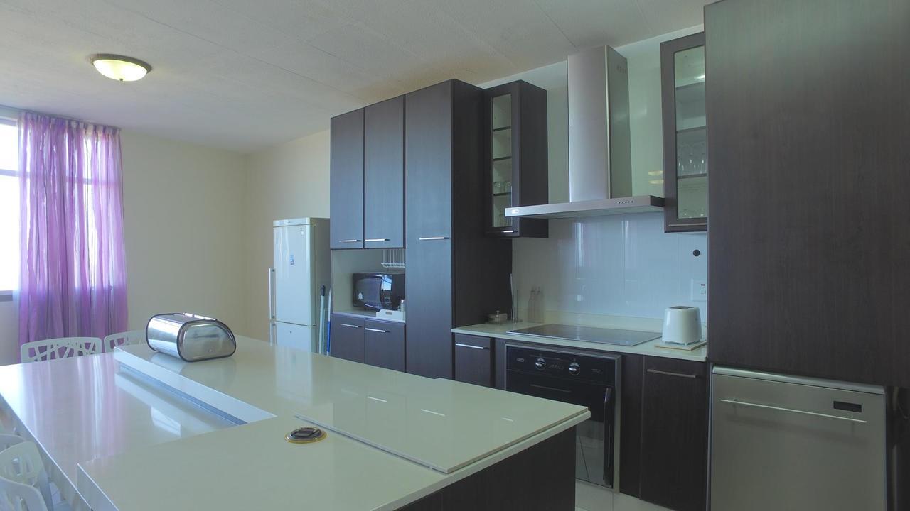 South Coast Beachfront Holiday Apartments Amanzimtoti Buitenkant foto